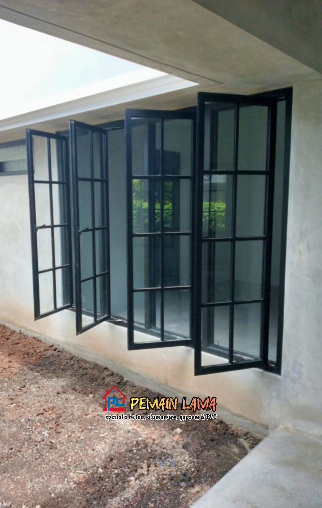Jendela Aluminium Swing di Jember