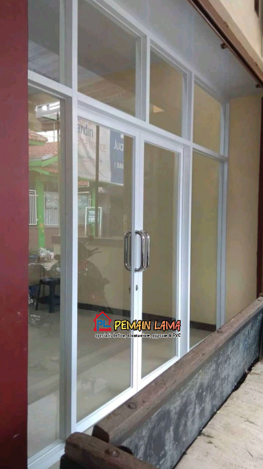 Partisi Kaca Aluminium Putih di Lumajang