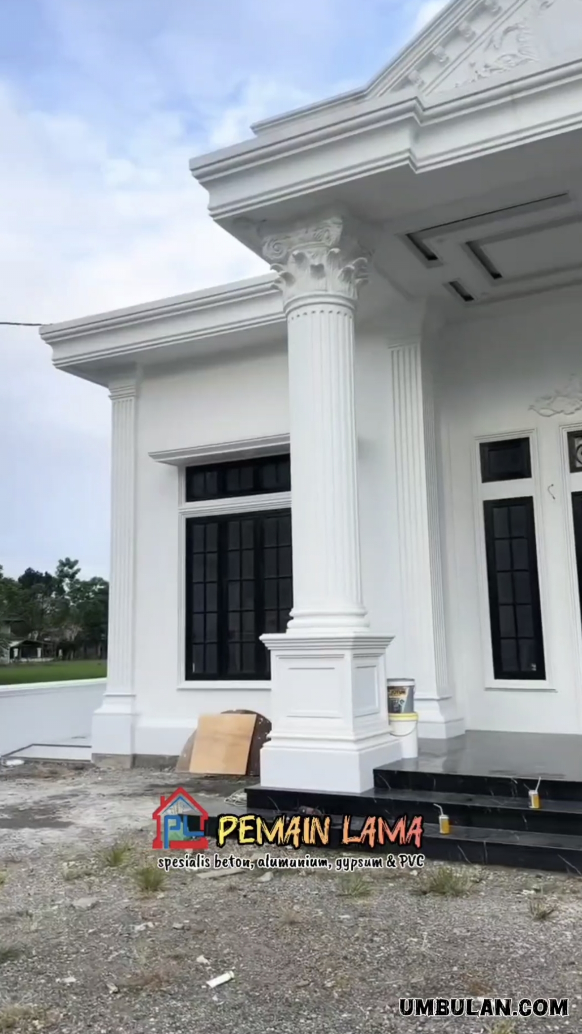 Pilar Klasik Modern di Jember
