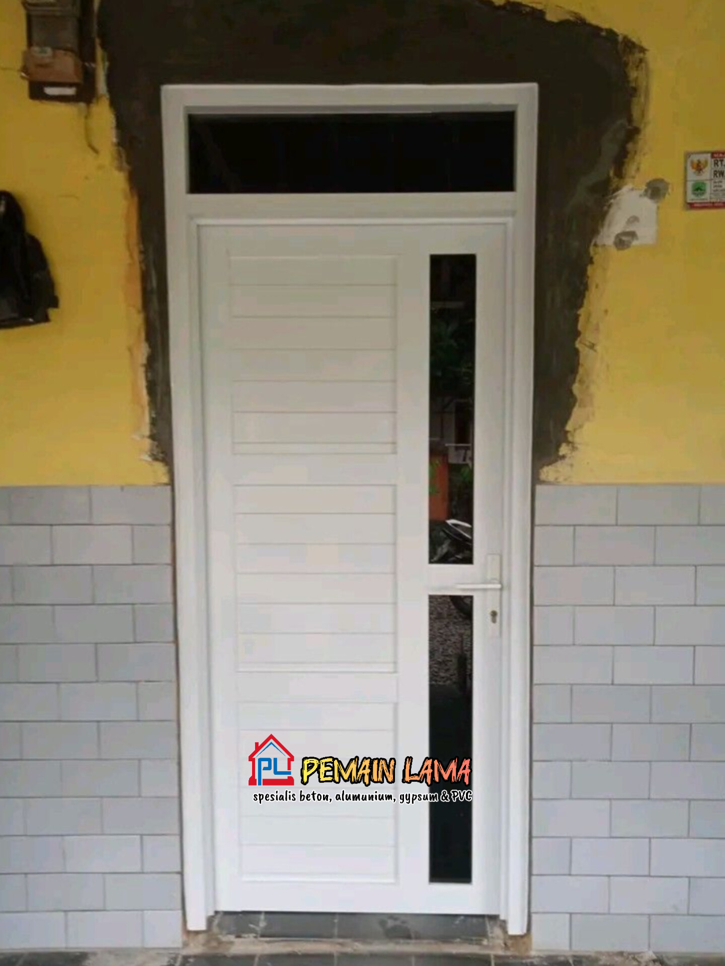 Pintu Aluminium Spandrel di Lumajang