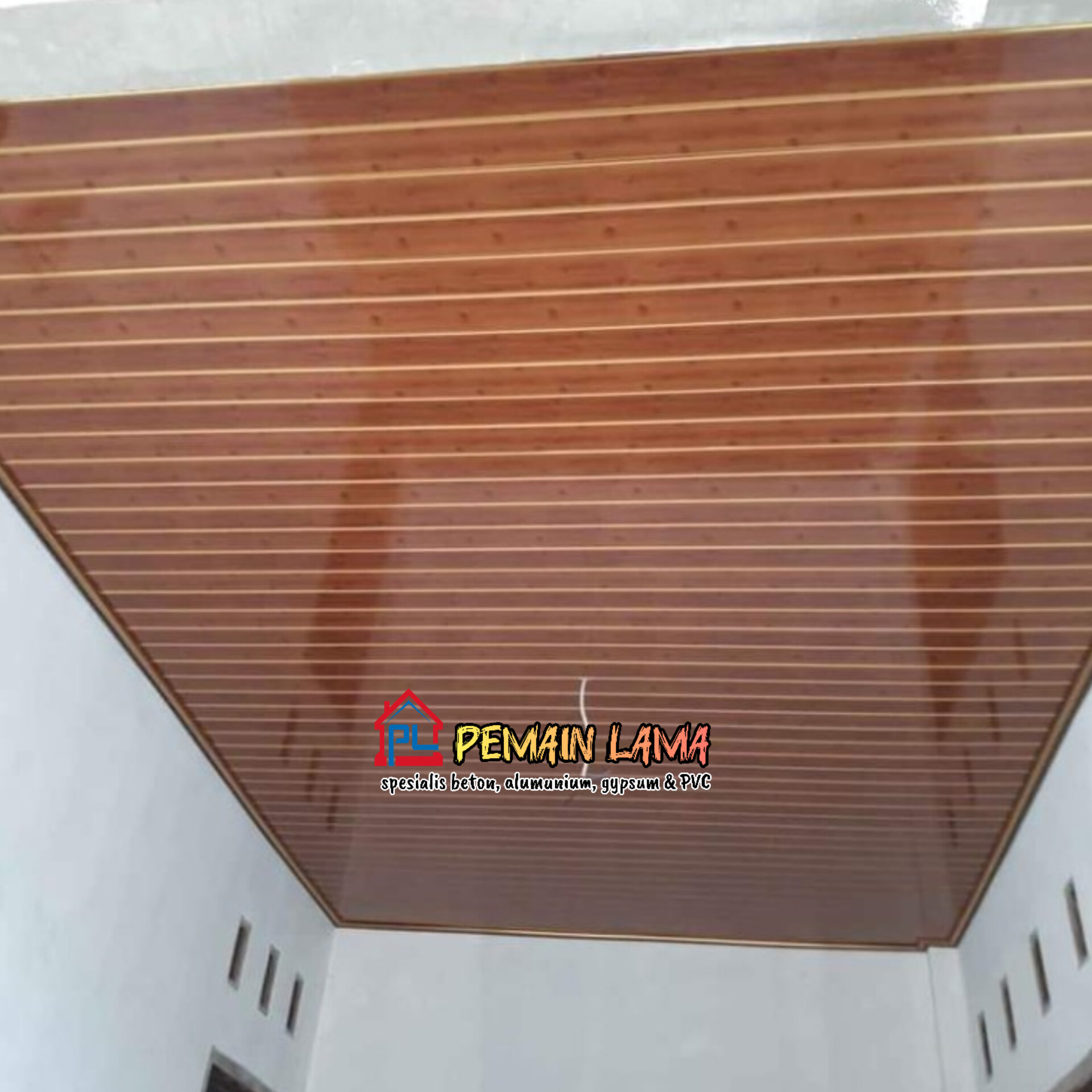 Plafon PVC Datar Merah di Jember