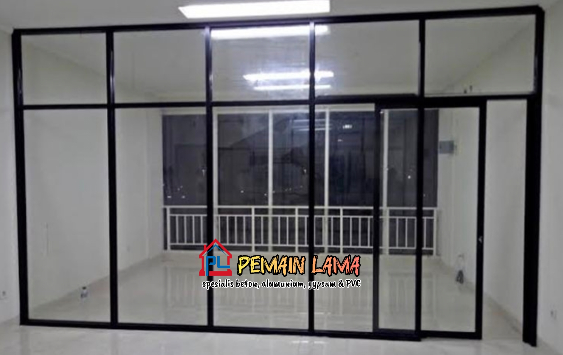 Partisi Kaca Toko di Jember